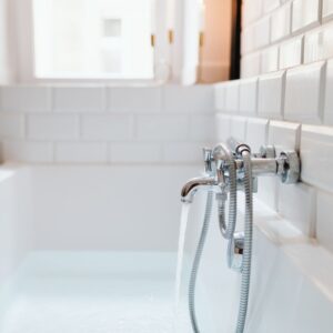 Bathtub faucet runs